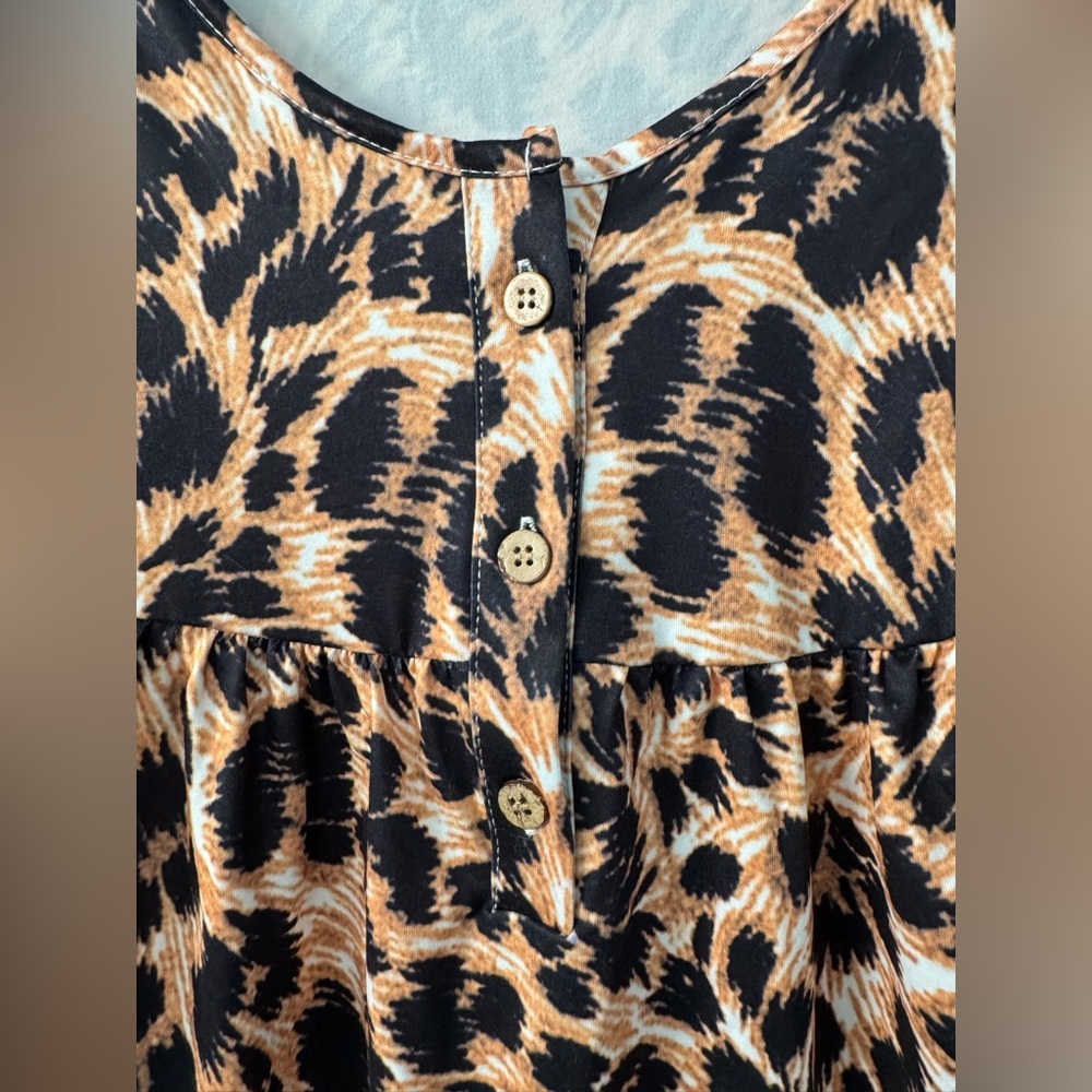 Leopard Print Long Sleeve Lightweight Women's Top Plus Size - Picture 2 of 5